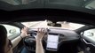 Balade dans le traffic en pilote automatique dans une Tesla à Houston
