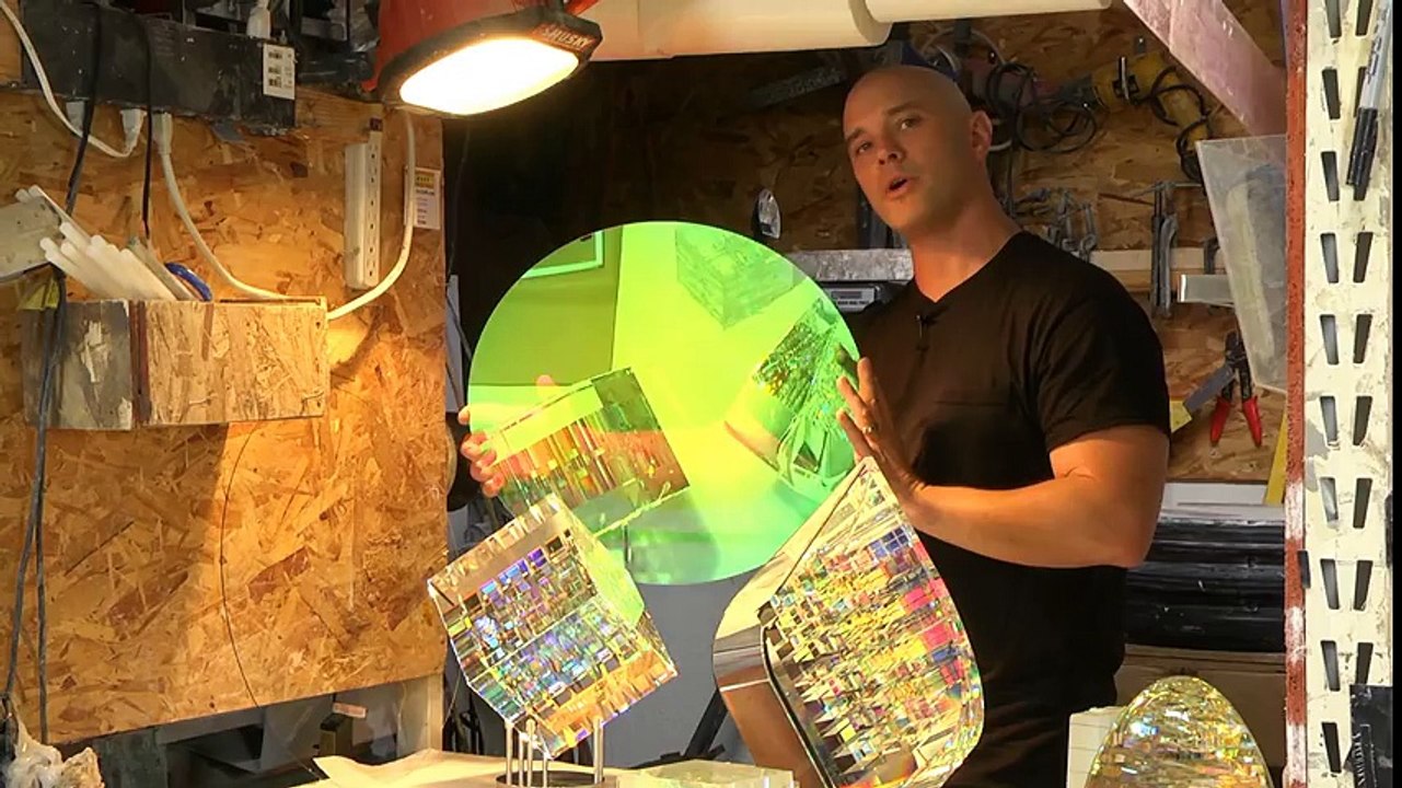 Ce sculpteur sur verre réalise des pièces uniques et sublimes