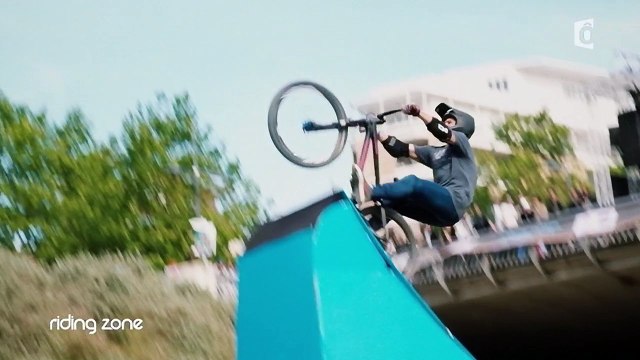 Tricks Slow-Motion : le Superflip par Antoni Villoni - #RidingZone