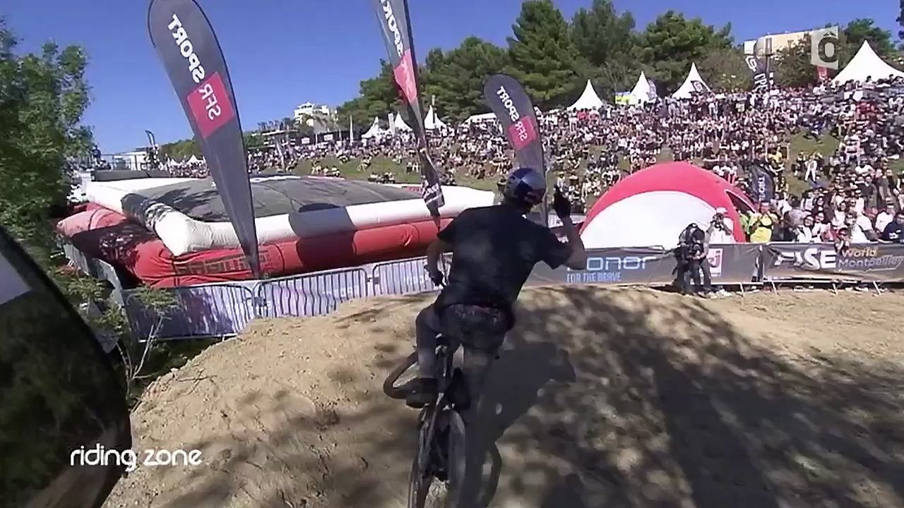 5 Tricks - Double Whip to Footjam Whip to Bus - #RidingZone