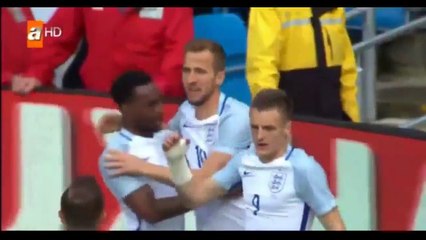 Fatih Terim donne son téléphone à l'arbitre... pour lui montrer un hors-jeu