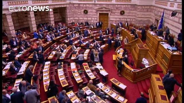 Греция: парламент одобрил новый пакет реформ