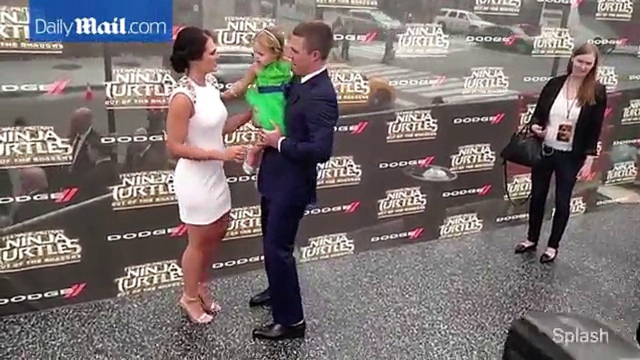 Stephen Amell brings his wife and daughter to Ninja Turtles