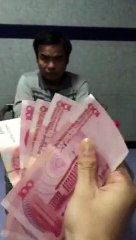 Ladrão impressiona polícias com truque para roubar notas