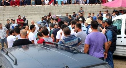 Yüzlerce Kişi Birbirine Girdi, Arena Ringe Dönüştü