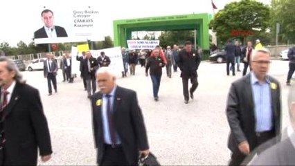 Aym Önünde Toplanan Bir Grup Emekli Polis Ek Göstergelerinin Yükseltilmesini Talep Etti