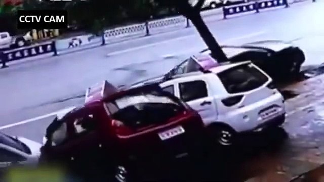RAW Cars swallowed by Sinkhole in China after road suddenly collapses.