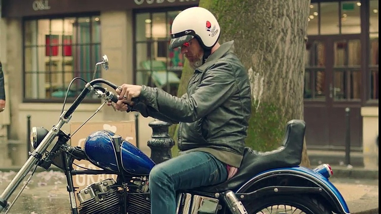 Découvrez le nouveau clip de Renaud J'ai embrassé un flic