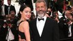 Mel Gibson, Çıtır Sevgilisiyle Kırmızı Halıda Mutluluk Pozları Verdi