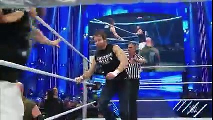 Descargar video: Roman Reigns, Dean Ambrose & Chris Jericho vs. Bray Wyatt, Harper & Rowan- SmackDown- 2016