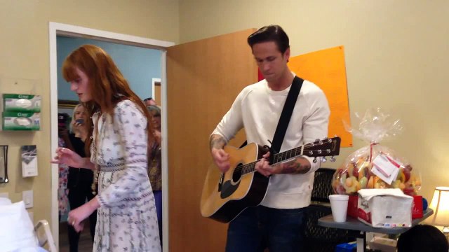 Malade, elle ne peut assister au concert le groupe vient jouer à l'hôpital