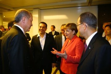 Merkel: Türkiye'nin Güçlü Bir Parlamentoya İhtiyacı Var