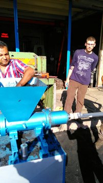 PRES KÖMÜR MAKİNASI 3 TON BREKET KÖMÜR