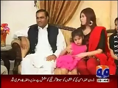 See Abid Sher Ali Shamed When Her Daughter Talking About Him-Shocking Reply of Abil Sher Ali Beti -Mere Papa Main Aik Bhi Achi Baat Nahi - Abid Sher Ali