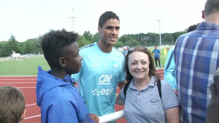 Download Video: Foot - Euro - Bleus : Les conséquences d'un éventuel forfait de Varane