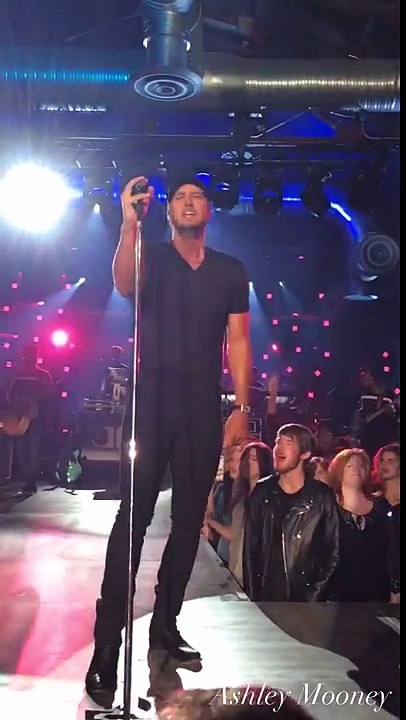 Luke Bryan and Jason Derulo - It Girl (CMT Cros...
