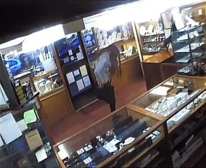 Man Dressed as a Woman Tries to Rob Jewellers