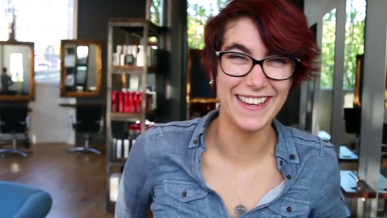 SHORT HAIRCUT WITH UNDERCUT AND RED/VIOLET COLOURING