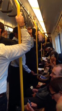 Bob Marley chanté par les passagers d'un métro en allant au taf en Australie