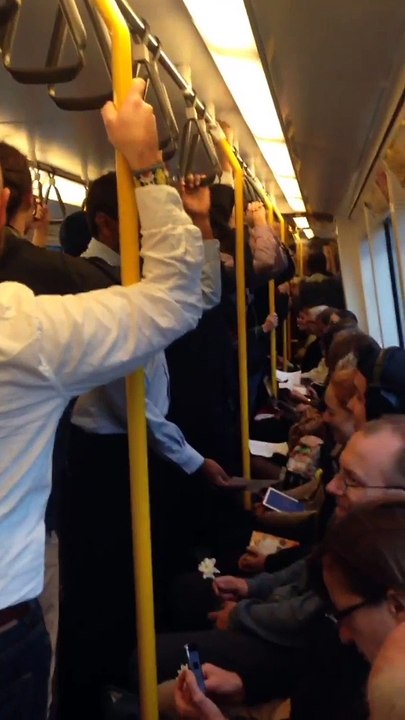 Bob Marley chanté par les passagers d'un métro en allant au taf en Australie