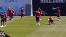 Feo gesto de Neymar a Messi durante el entrenamiento del Barcelona • 2016