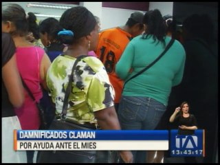 Esmeraldeños claman por ayuda tras terremoto