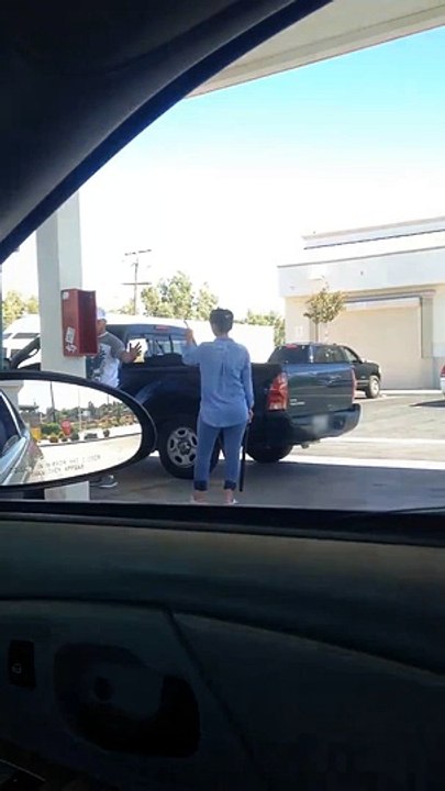 Woman Gives Truck Driver 10 Seconds To Move His Car, Starts Whacking Car With Pipe When He Doesn’t