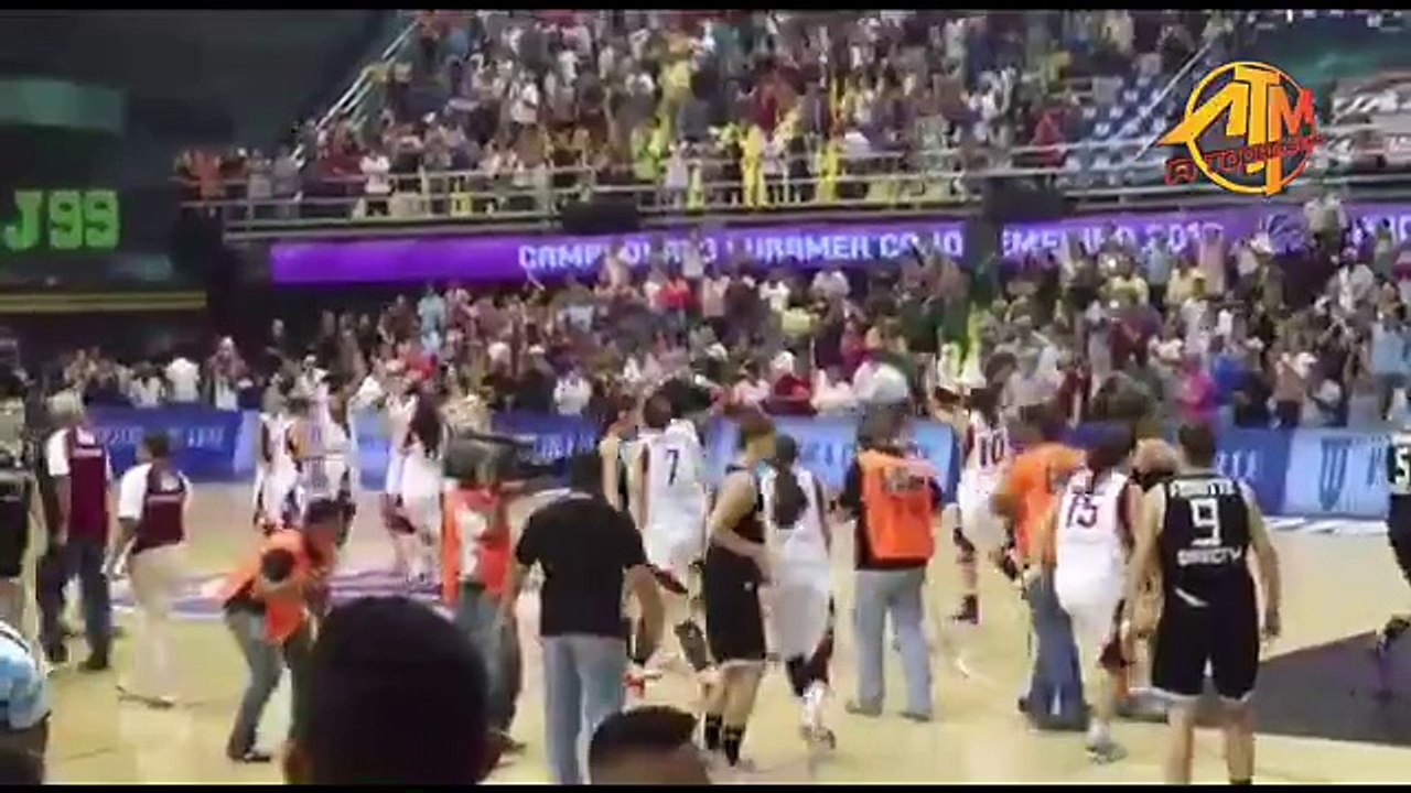 Parte de la celebración por la victoria de Venezuela vs Argentina