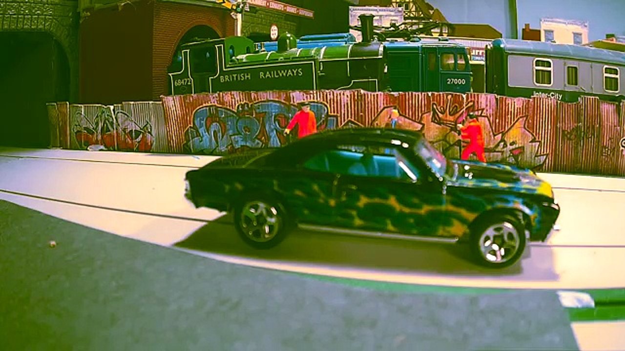 Hot Wheels Cars JUMP Greyhound Bus ~ Toy Cars Jump