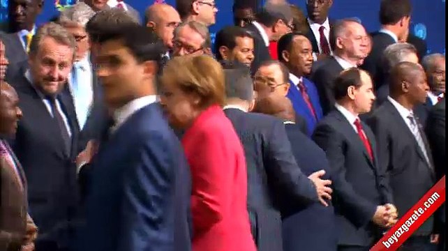 Dünya İnsani Zirvesi'ne Katılan Liderler, Aile Fotoğrafı Çektirdi Haberi