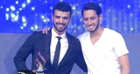 Whatsapp Krizi Yaşayan Kenan Sofuoğlu ile Hakan Çalhanoğlu, Sahnede Poz Verdi