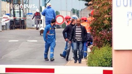 Французская полиция пытается снять блокаду НПЗ