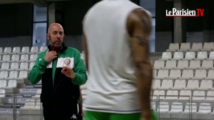 Eric Girard, entraîneur de basket et aphone