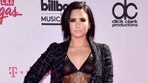 (VIDEO) Demi Lovato WOWS Arriving Solo at Billboard Music Awards 2016