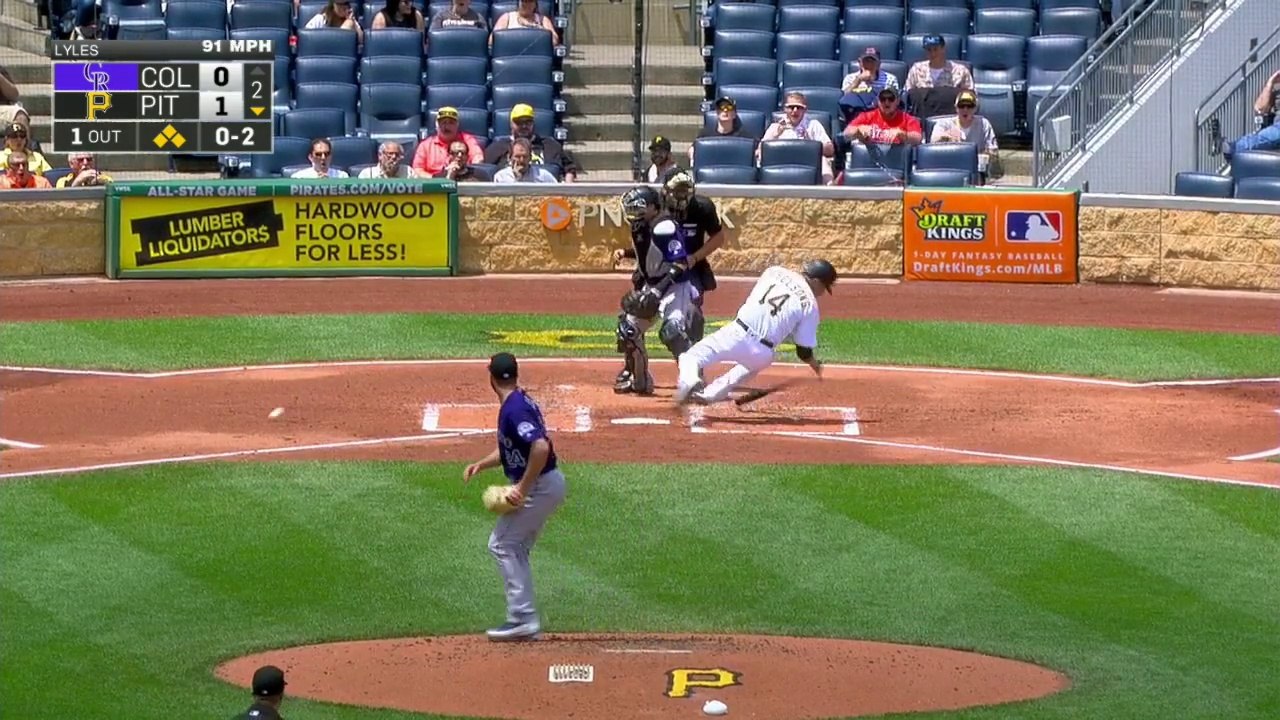 Ce joueur de Baseball prend la balle en pleine tête !! Pittsburgh Pirates vs Colorado Rockies