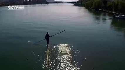 Chinese man uses bamboos, not boats, as his river commute