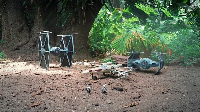 Deux drones Star Wars s'affrontent lors d'une bataille aérienne