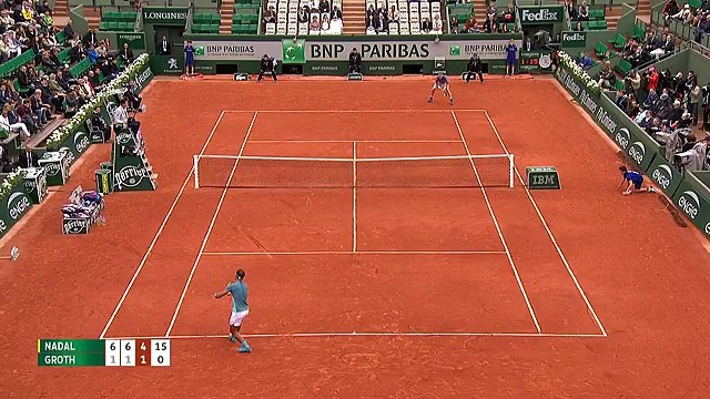 Incroyable passing entre les jambes de Rafael Nadal à Roland-Garros