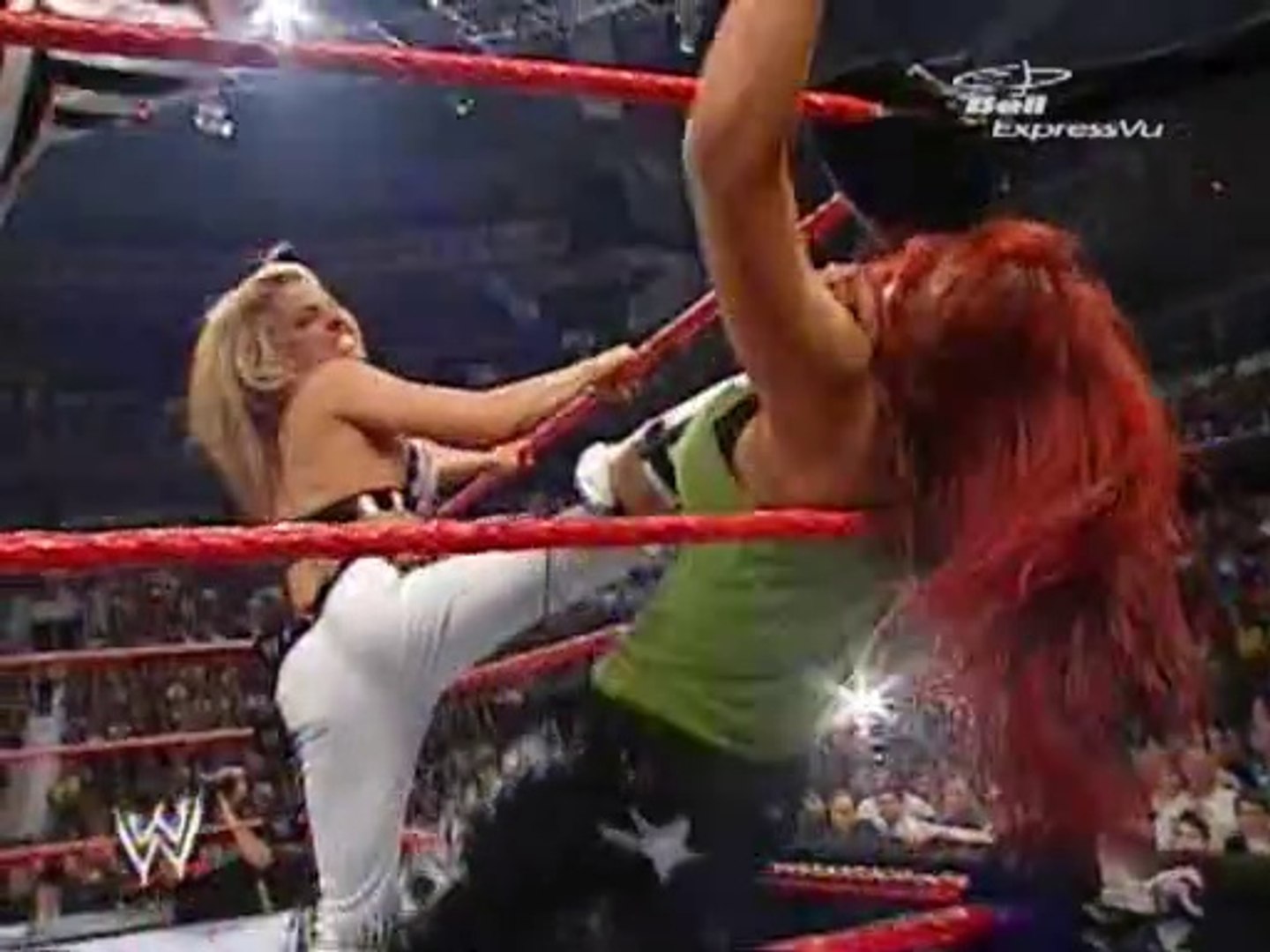 Lita vs Trish Stratus WWE Women's Championship Unforgiven 2006 - 動画  Dailymotion