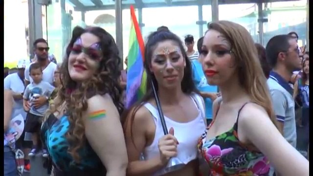 Napoli - La Scianel di Gomorra madrina del Mediterranean Pride (24.05.16)
