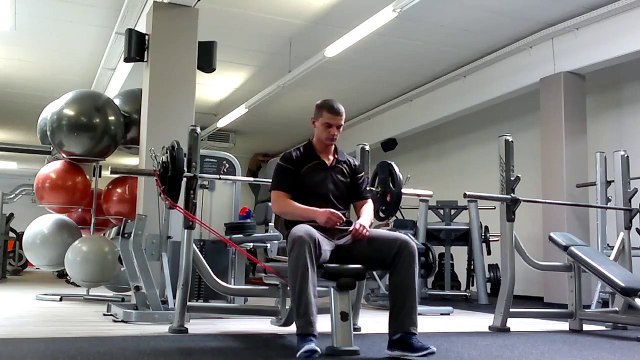 Жим лежа 85 кг с резиной (+25 кг). Собственный вес 85 кг.