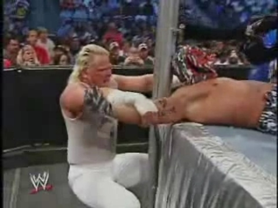 Mordecai vs Rey Mysterio