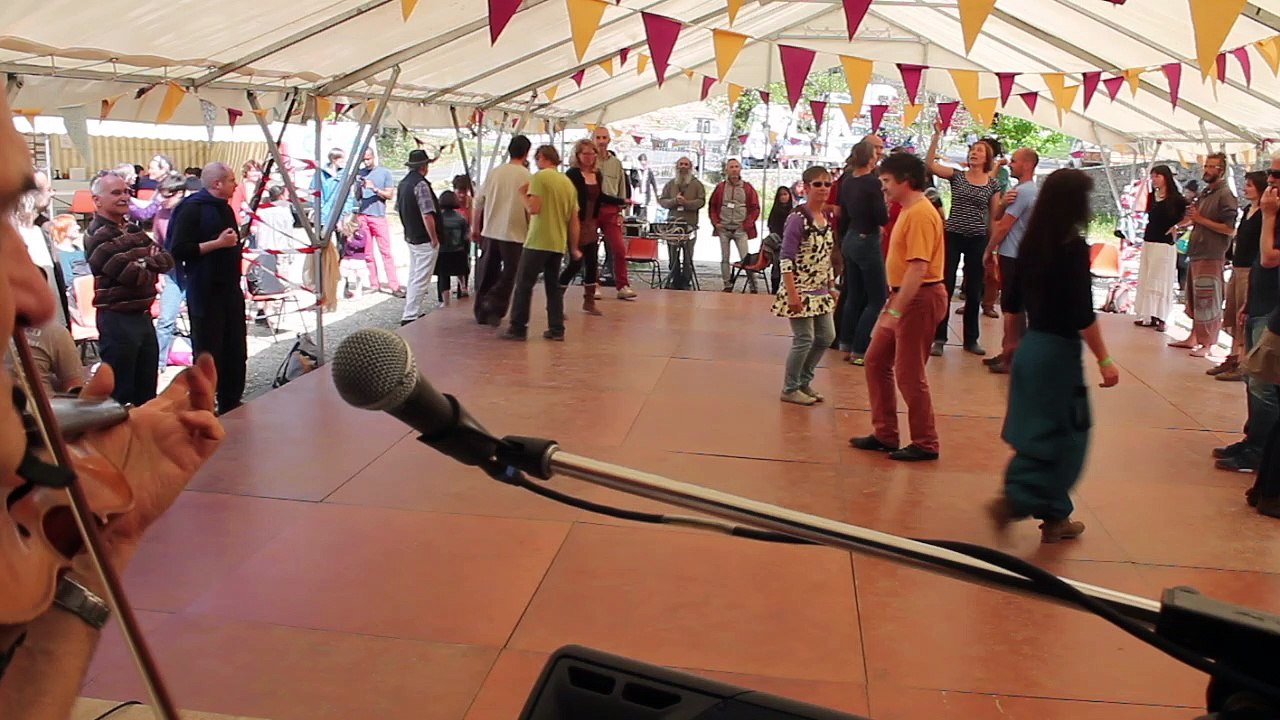 .Bourree "La Giat" et "bourrée de l'Arabe" par le Duo SL / 7 mai 2016 festival Détours du trad à Chanac