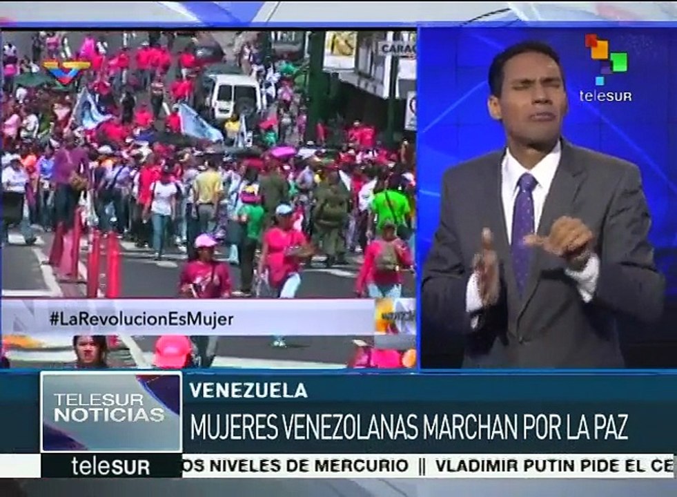 Mujeres venezolanas marchan por la paz y contra la violencia de género
