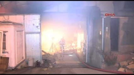 Güngören Stadı Tribünlerinin Altındaki Ekmek Fabrıkasında Korkutan Yangın...