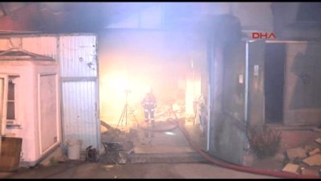 Güngören Stadı Tribünlerinin Altındaki Ekmek Fabrıkasında Korkutan Yangın...