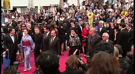 Descargar video: ستاره های فیلم فروشنده اصغر فرهادی بر روی فرش قرمز جشنواره فیلم کن Cannes Film Festival 2016