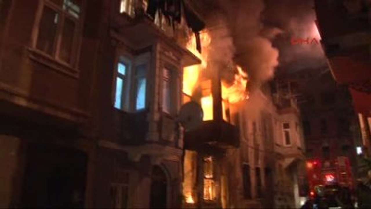 Beyoğlu'nda Alevli Gece