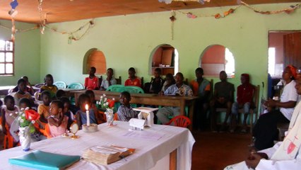 LES ORPHELINS CHANTENT LES CANTIQUES DE L'AMOUR !