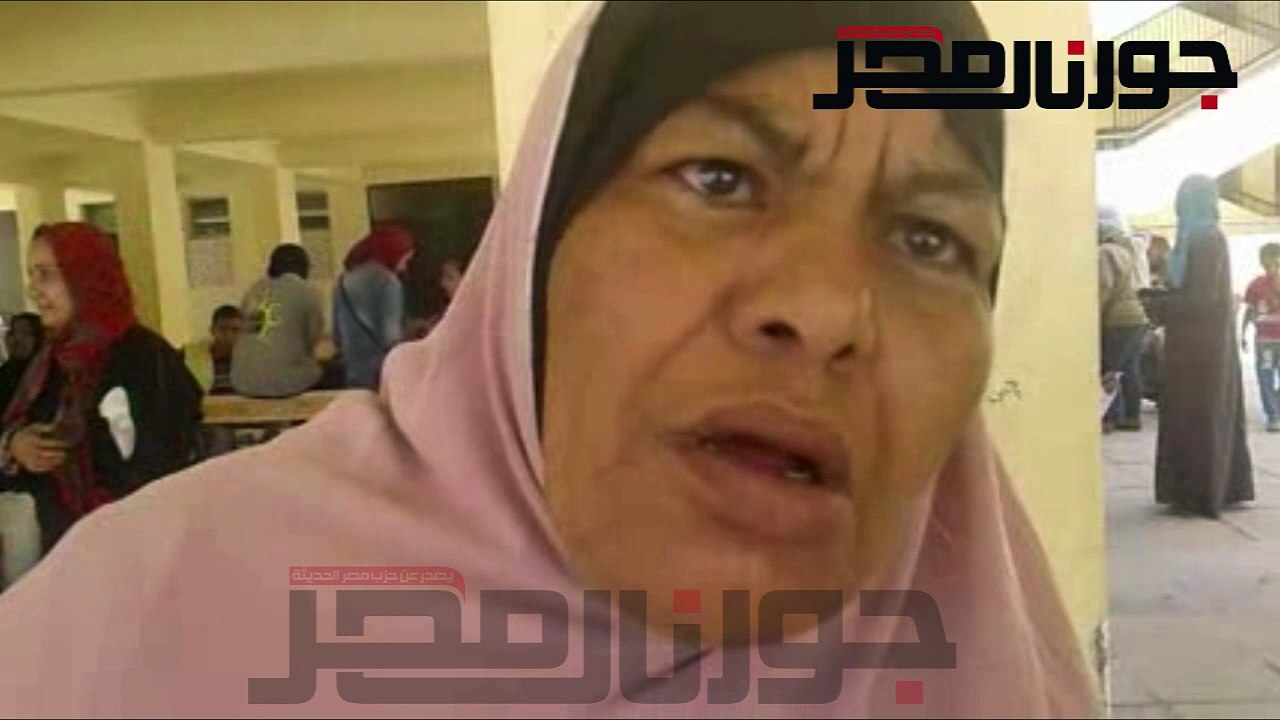 سيدة سكندرية باكية   : " كنت بنام على الارض انا واولادي"